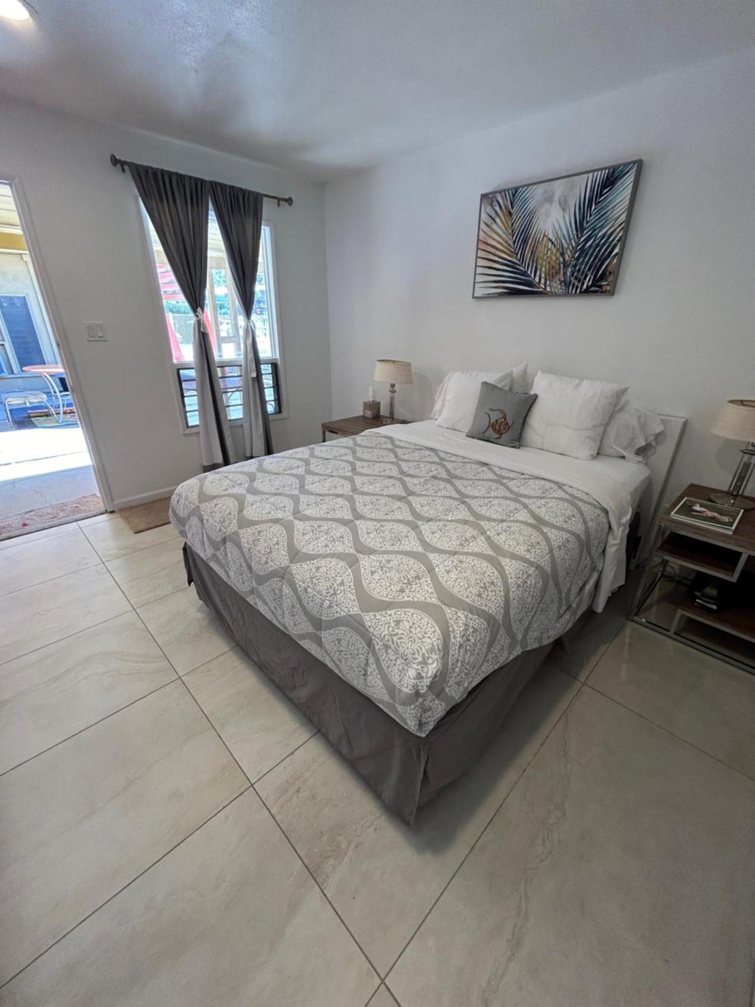 Staying in Palm Springs Uptown: 2 Budget Hotels Compared