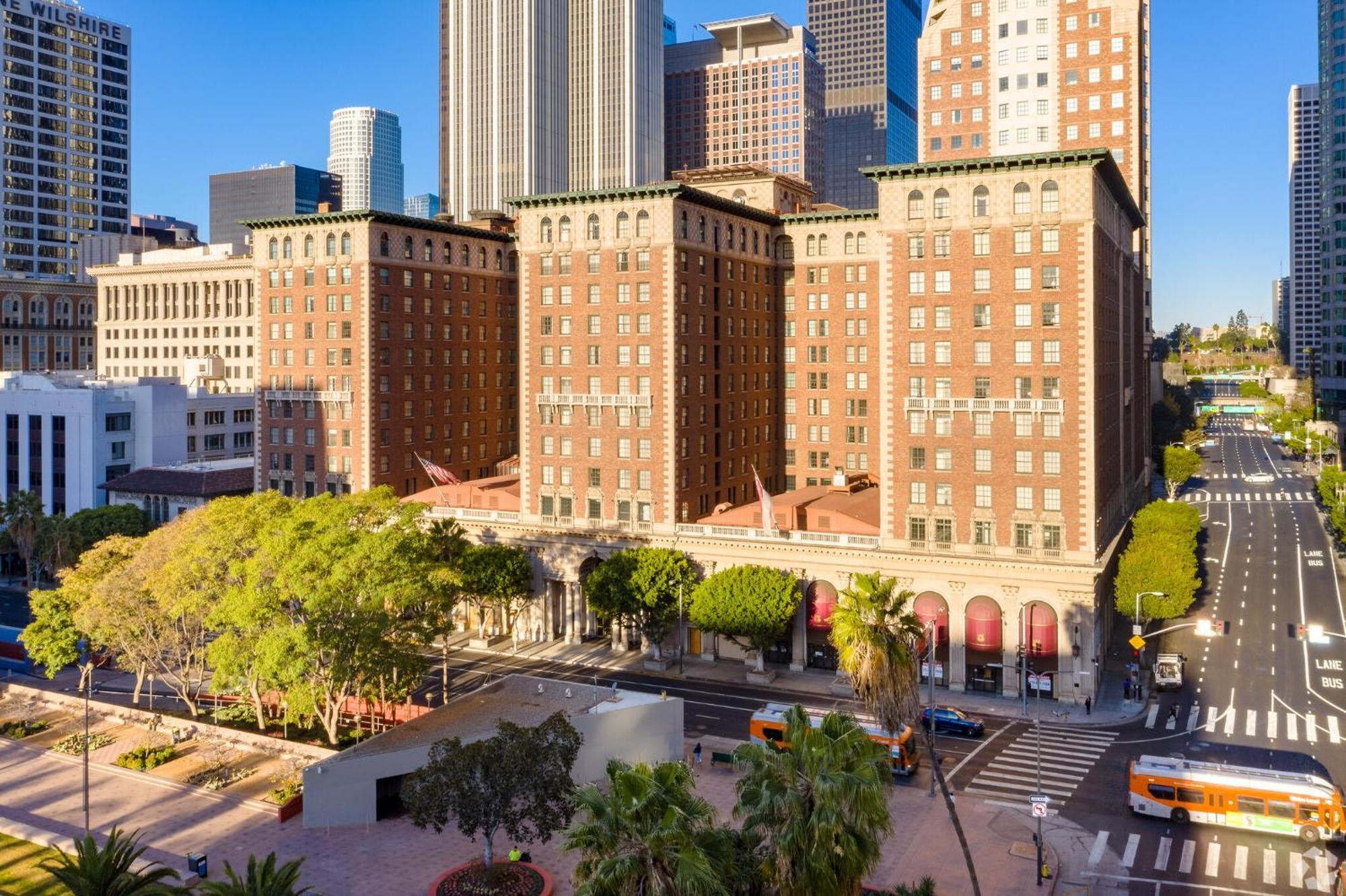 Where to Stay Near Koreatown Plaza: 2 Historic LA Hotels Reviewed