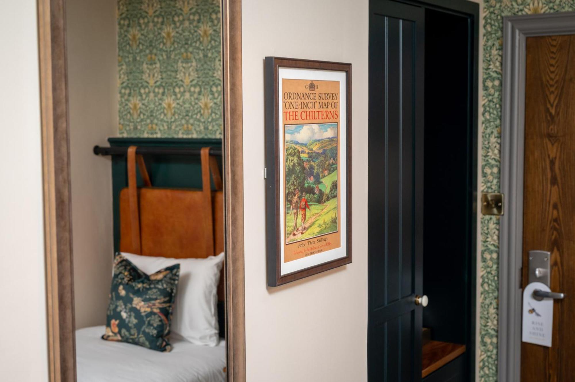 3 Romantic Hotels Near Odds Farm Park That Deliver