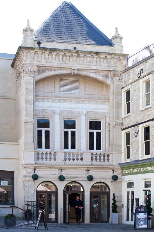 3 Central Hotels Near Royal Victoria Park That Deliver