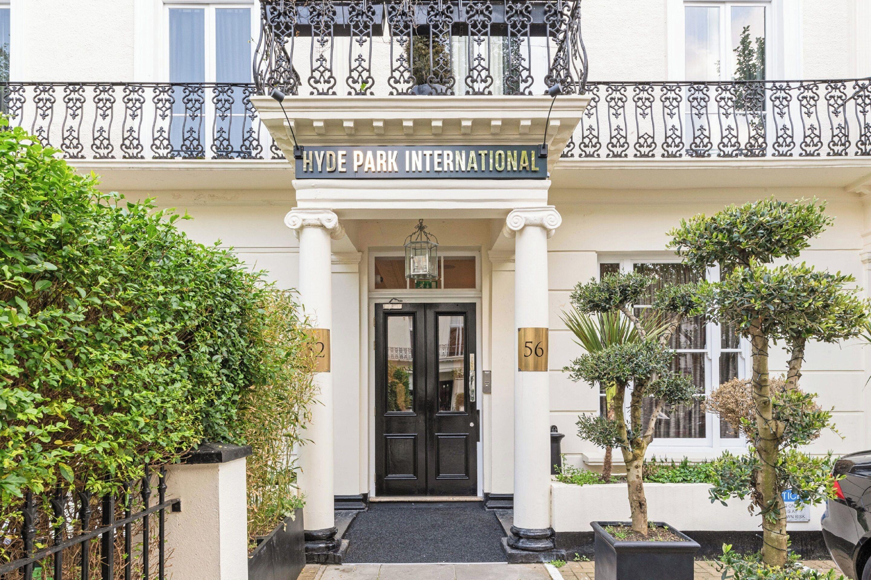 Where to Stay in Hyde Park: 2 Boutique Hotels Worth Booking