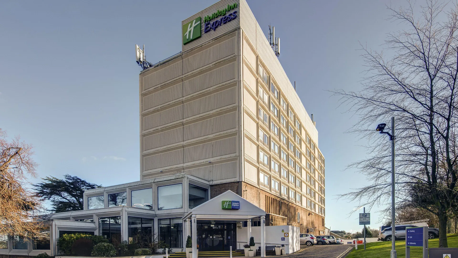2 Smart Holiday Inn Express Hotels Near Saint Mary's Cathedral