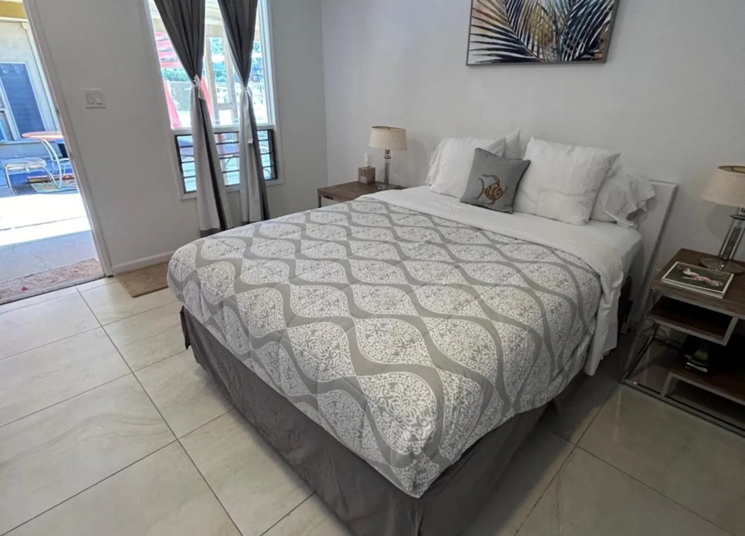 Staying in Palm Springs Uptown: 2 Budget Hotels Compared