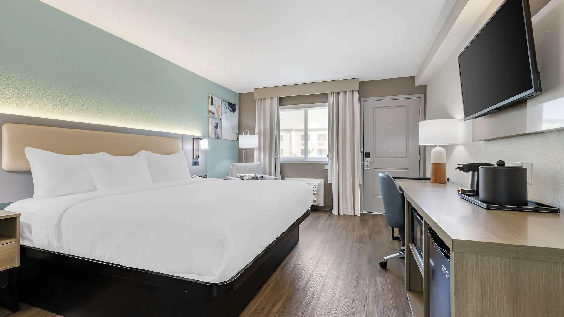 Top 2 Exceptional Design Hotels Near Japanese Friendship Garden