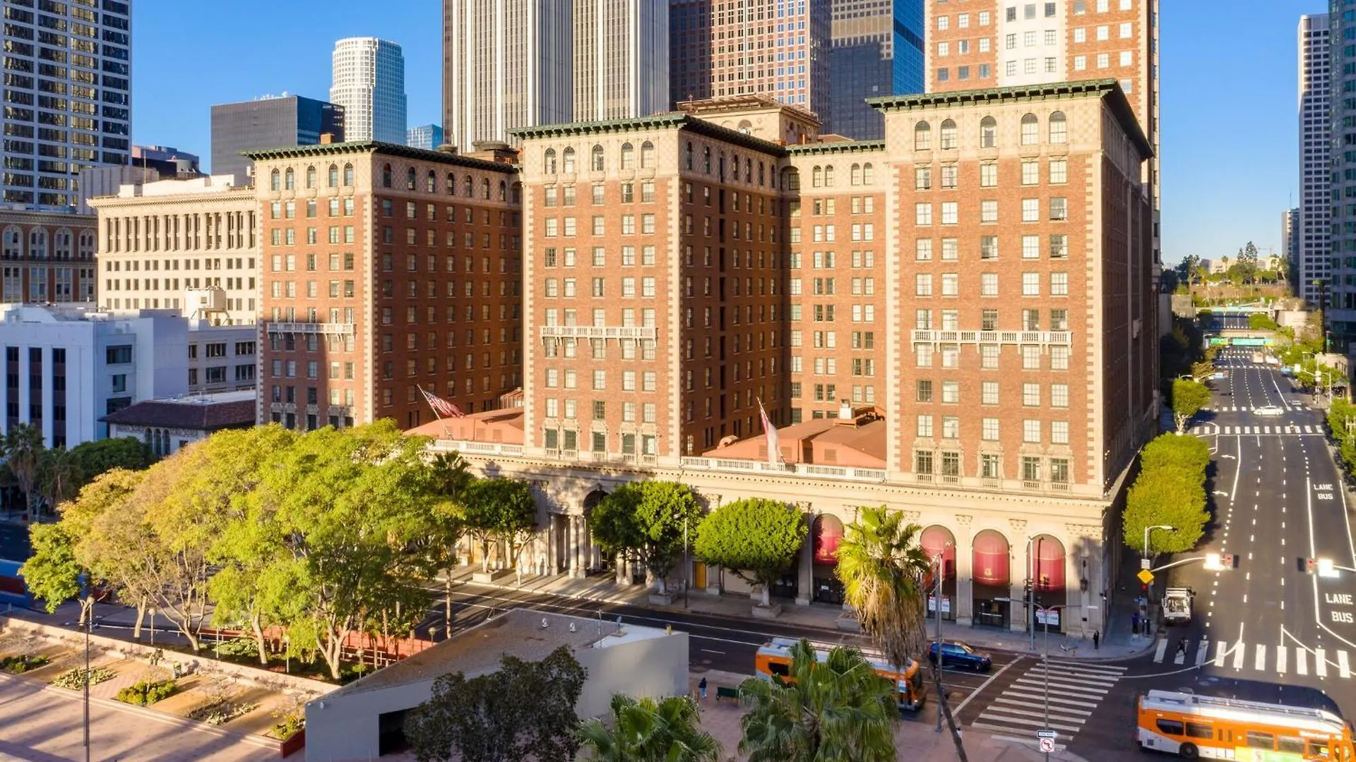 Where to Stay Near Koreatown Plaza: 2 Historic LA Hotels Reviewed