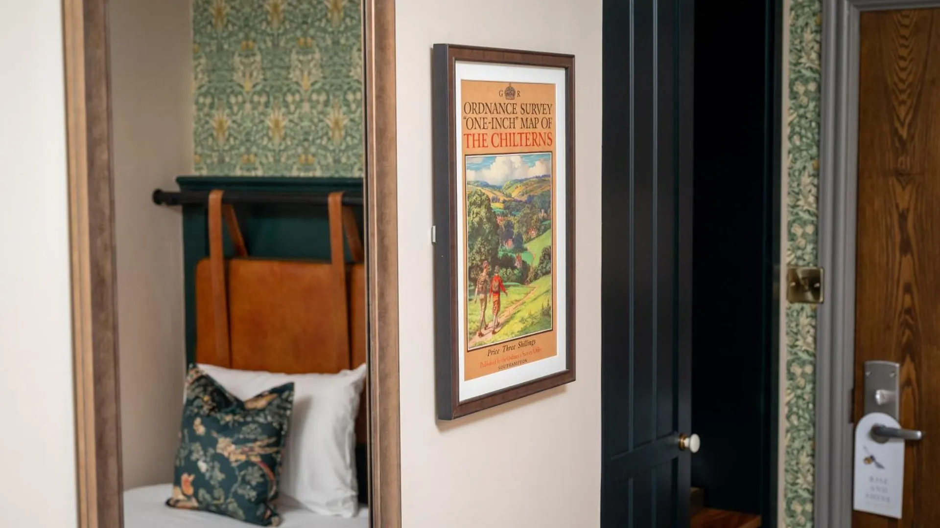 3 Romantic Hotels Near Odds Farm Park That Deliver