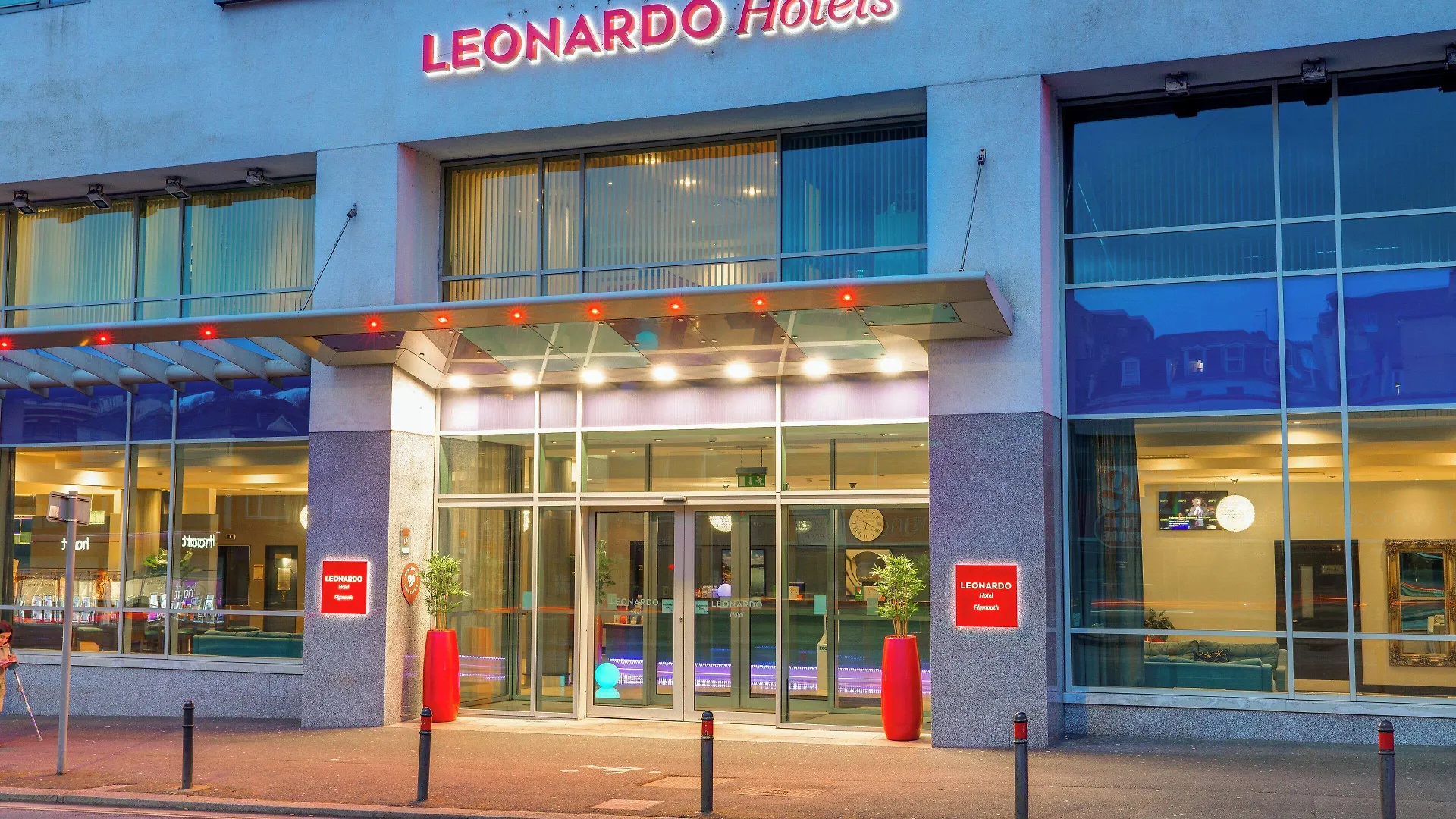 Where to Stay for Work in England: 15 Best Business Hotels