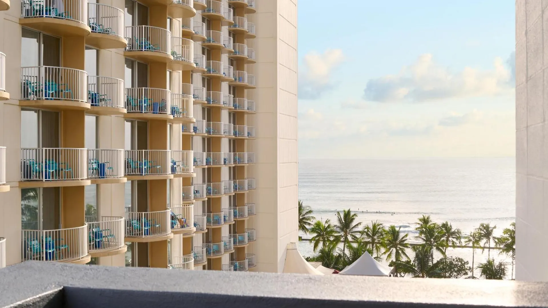 Staying in Waikiki: 5 Romantic Hotels Compared