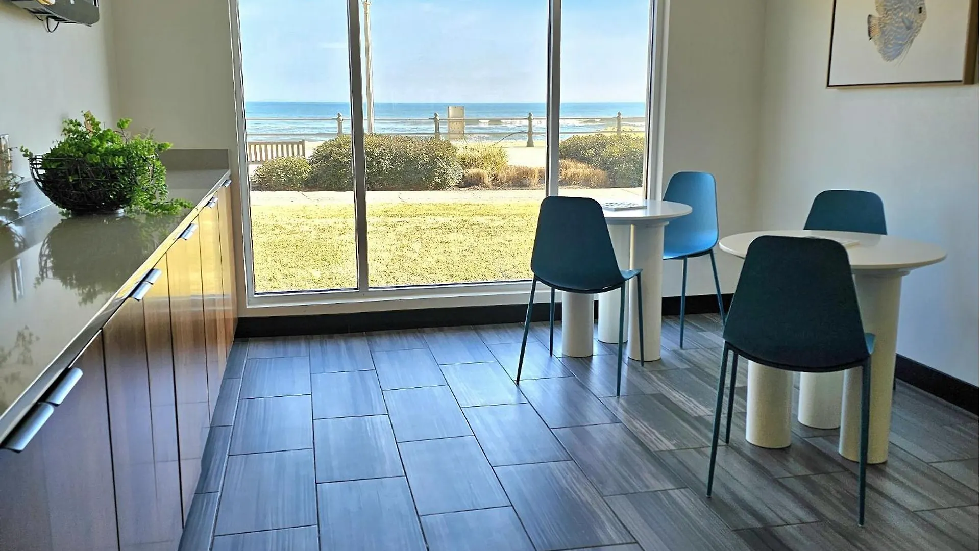 8 Top-Rated Beach Hotels On Virginia Beach Boardwalk