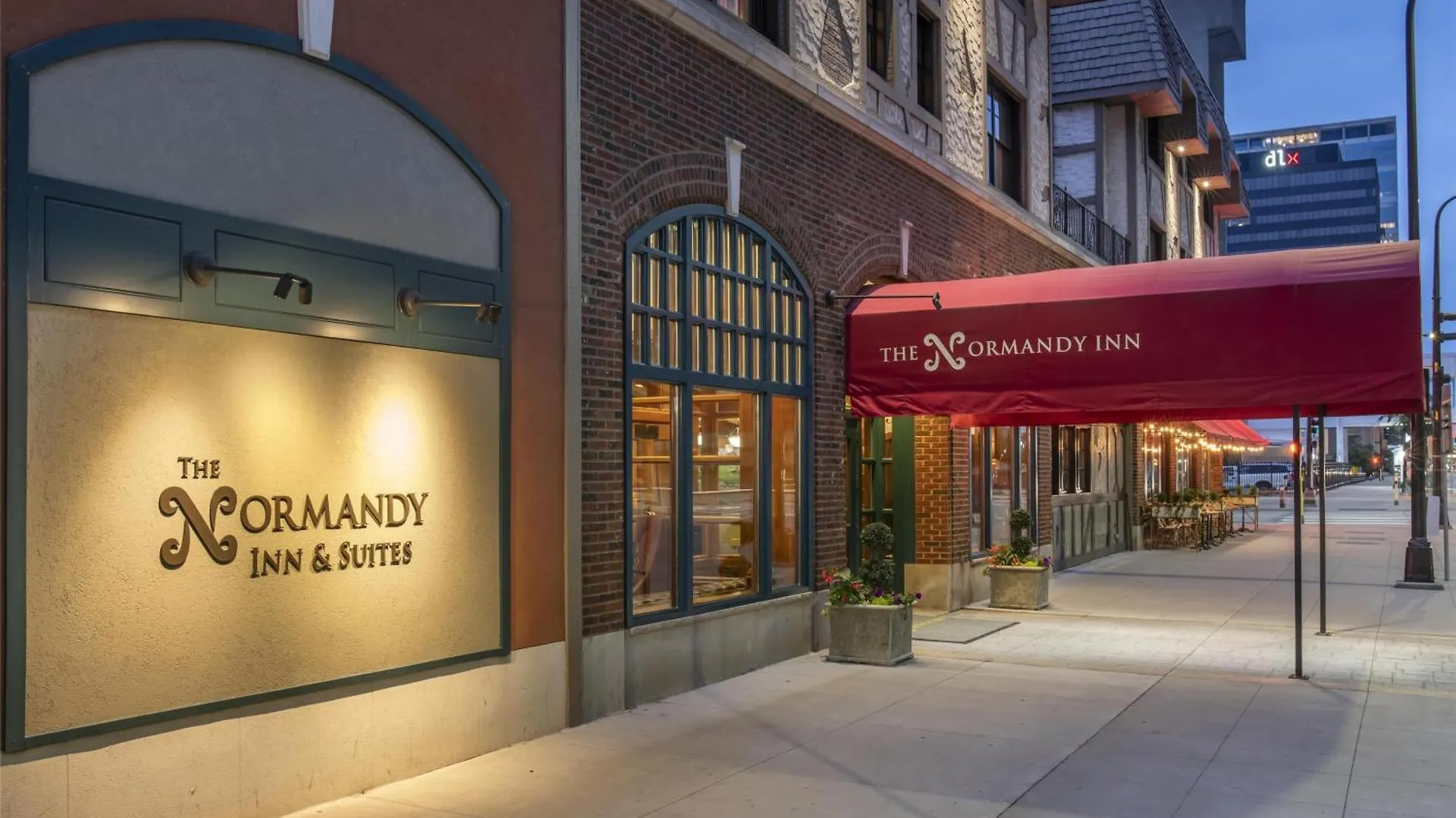 9 Smart Central Hotels In Downtown West Worth Booking