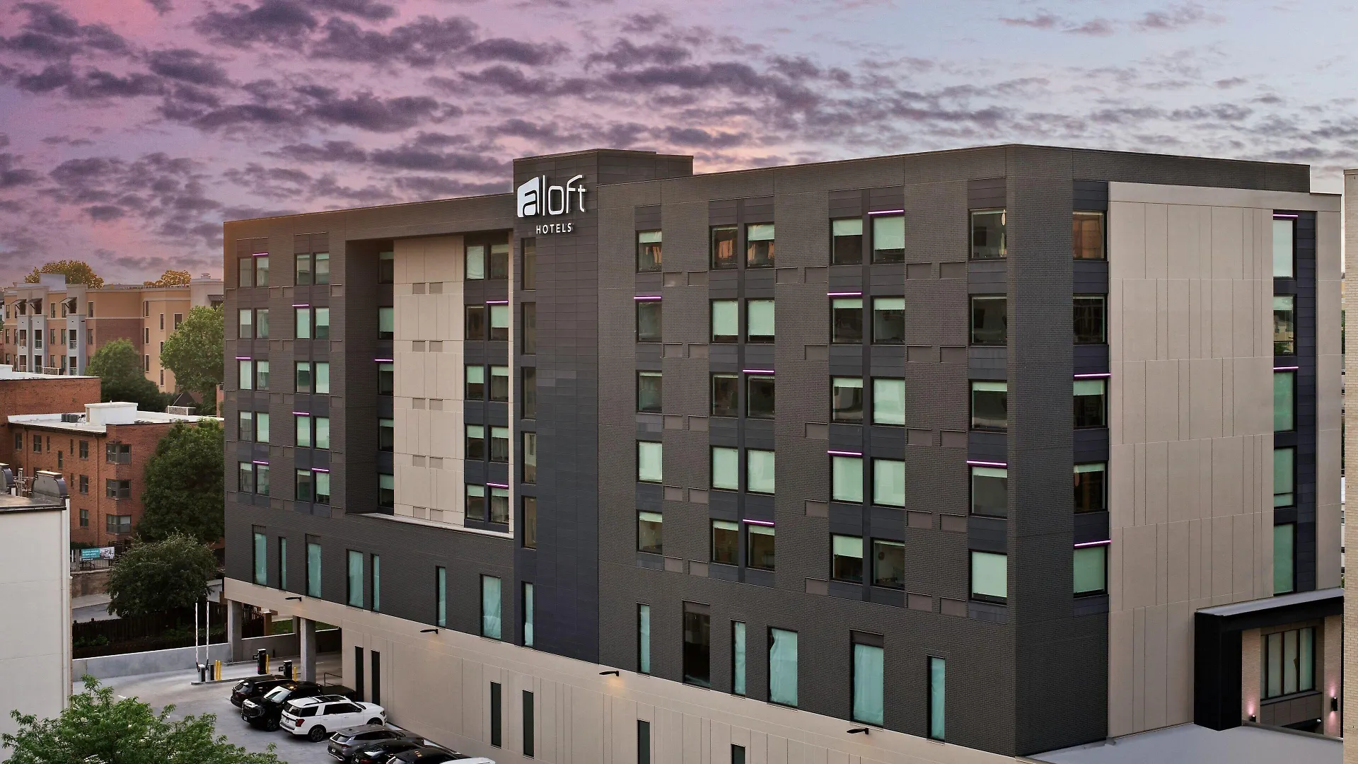 Where to Stay in Country Club Plaza: 8 Best Hotels