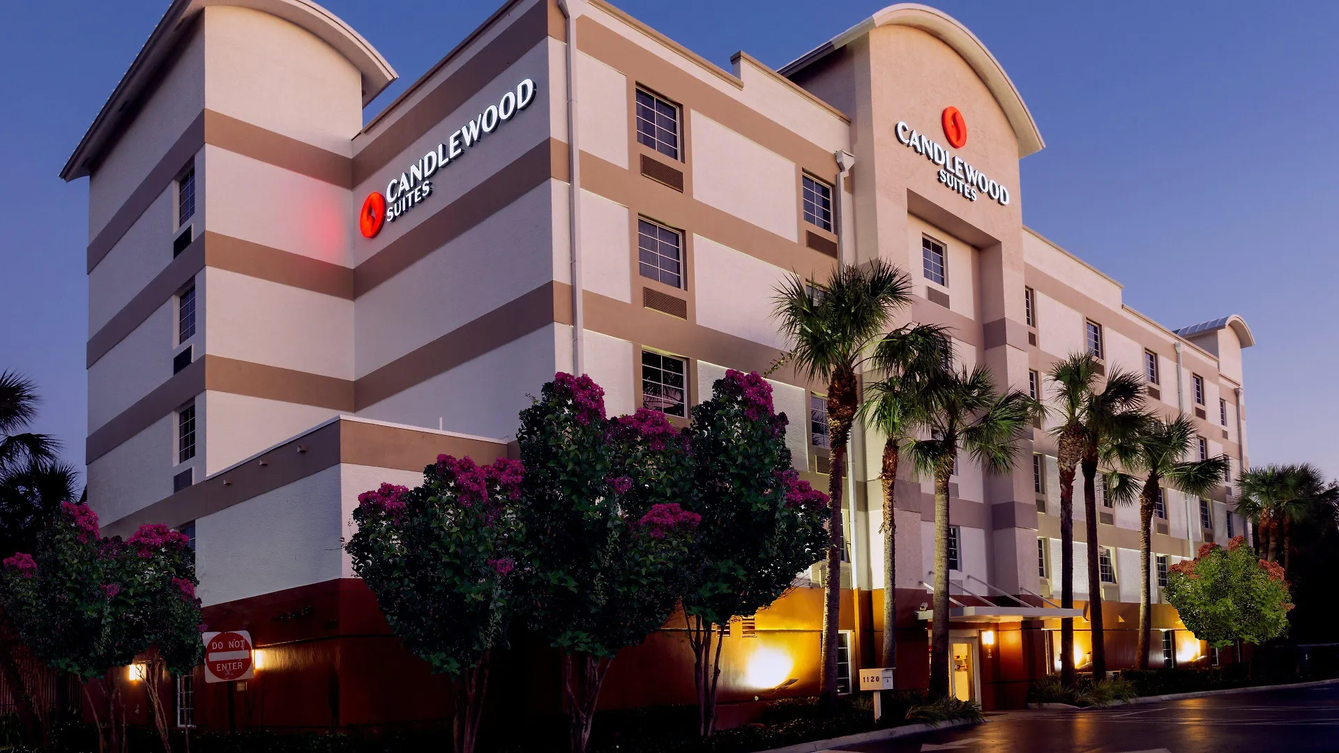15 Airport Hotels Near Joseph C Carter Park That Deliver