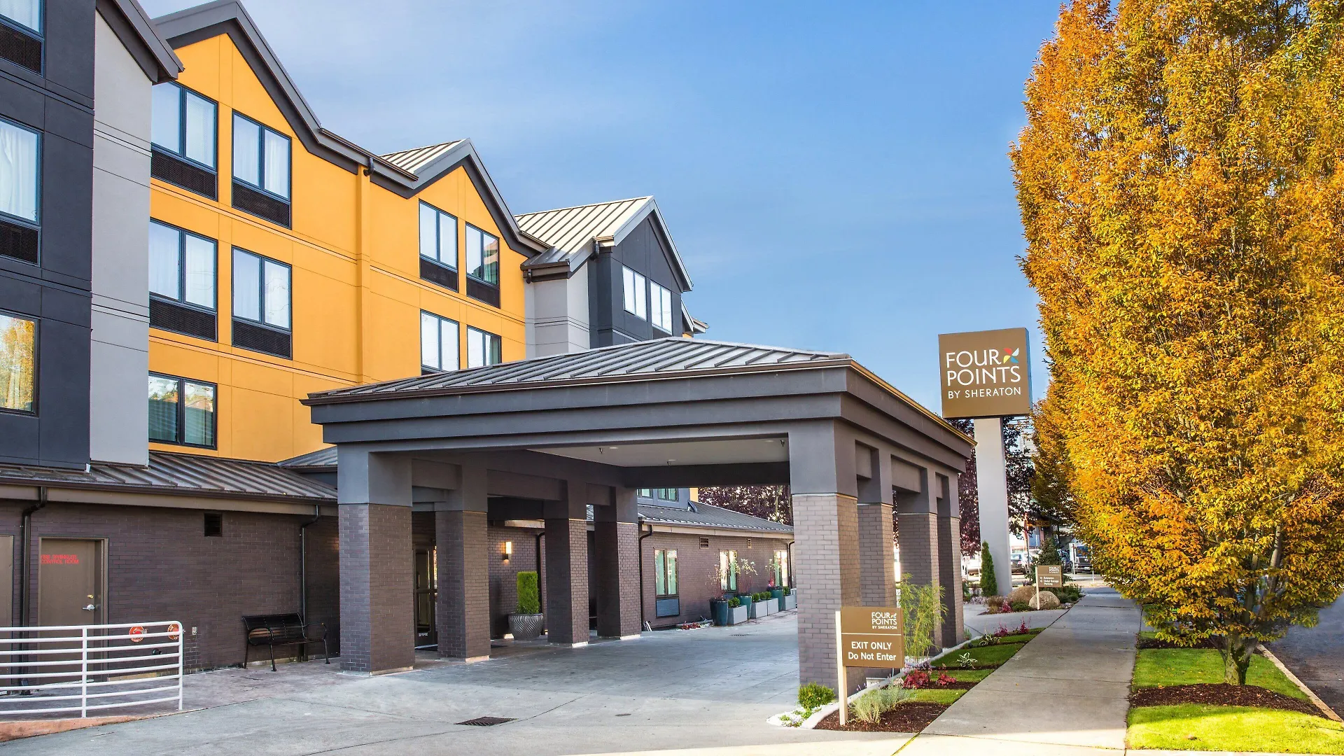 13 Hotels Near Seattle Center That Cover Every Budget