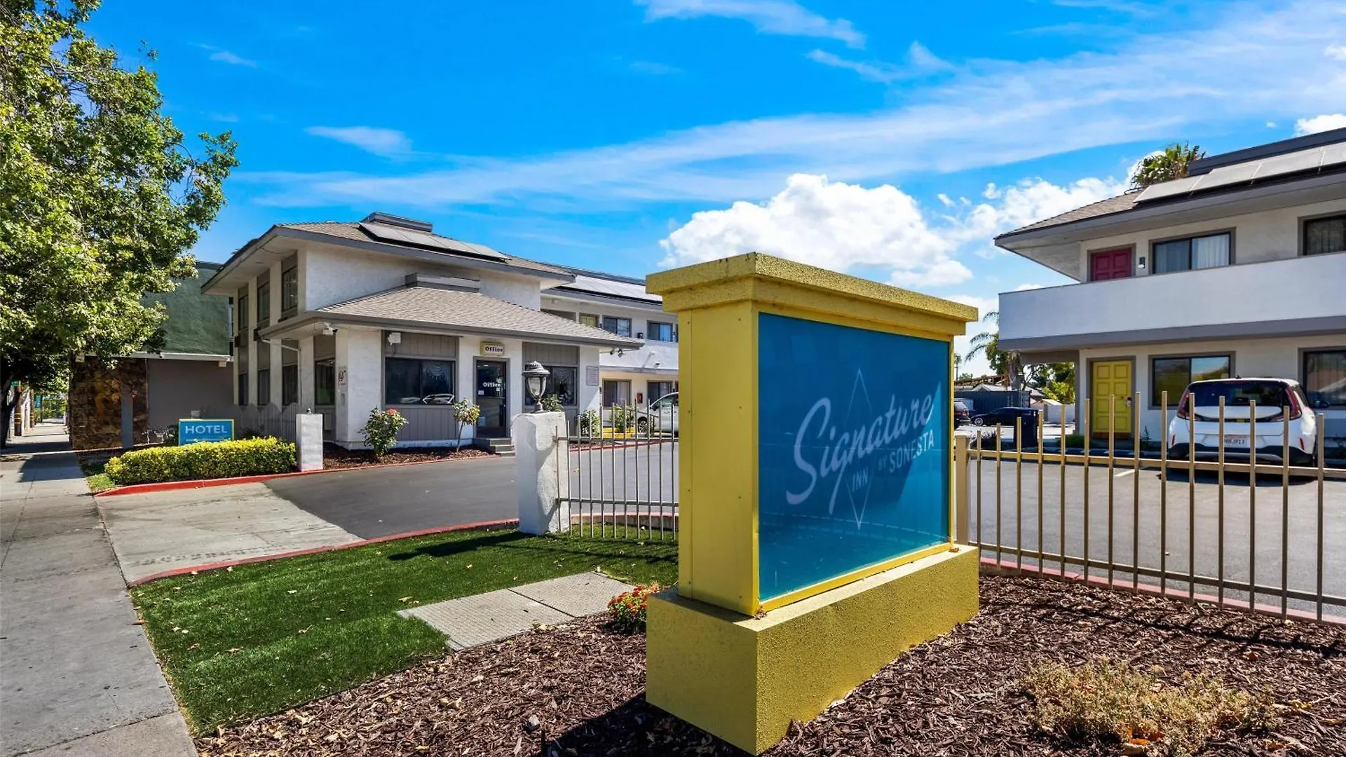 15 Smart Airport Hotels Near Montague Park Worth Booking