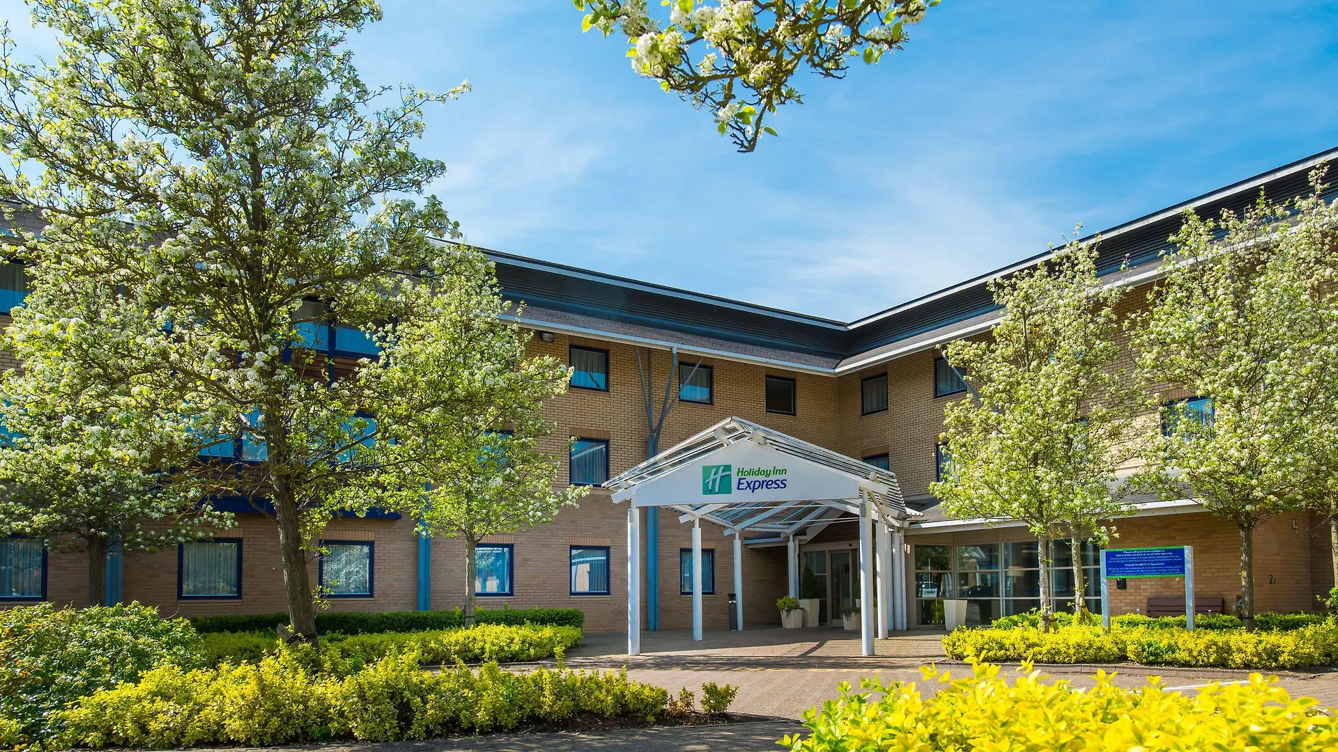 4 Family Hotels Near Bletchley Park Worth Booking