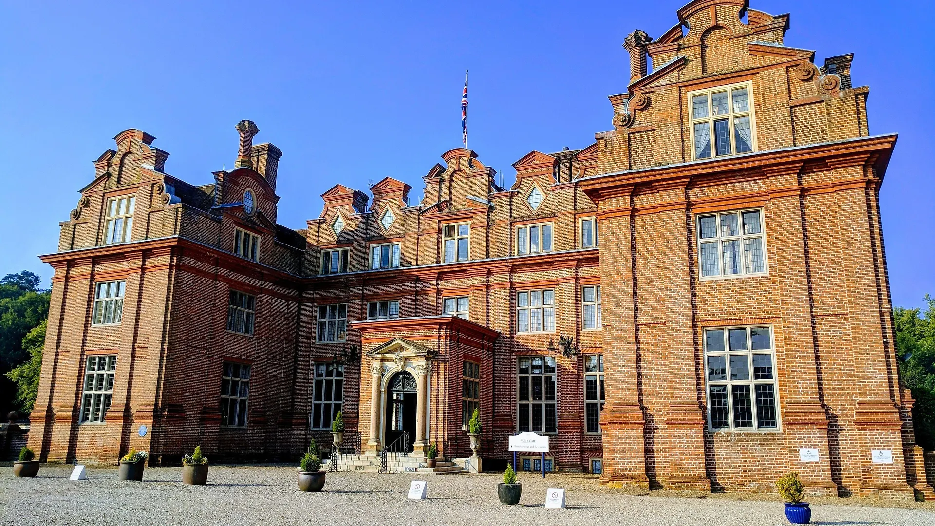 Staying Near Crabble Corn Mill: 4 Resorts Compared