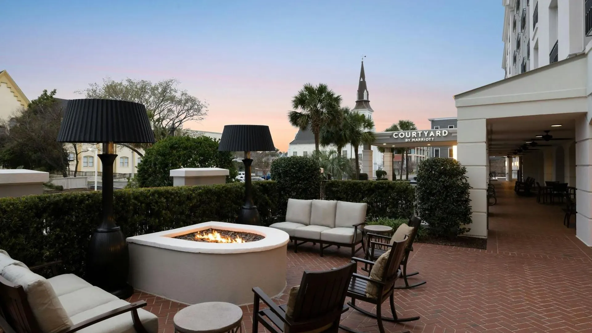 5 Solid 3-Star Hotels in Downtown Charleston Worth Booking