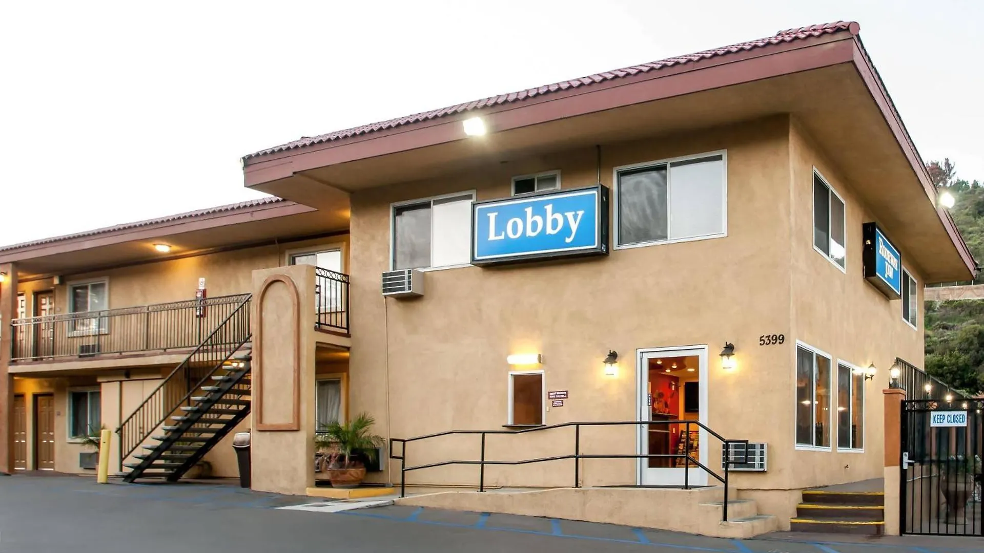 Where to Stay Near Fashion Valley Mall: 6 Budget Hotels