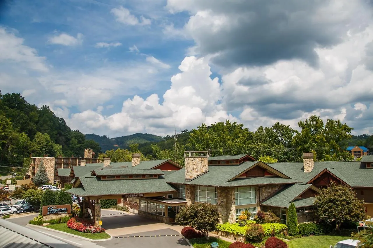5 Central Gatlinburg Hotels Near Hillbilly Golf Worth Booking