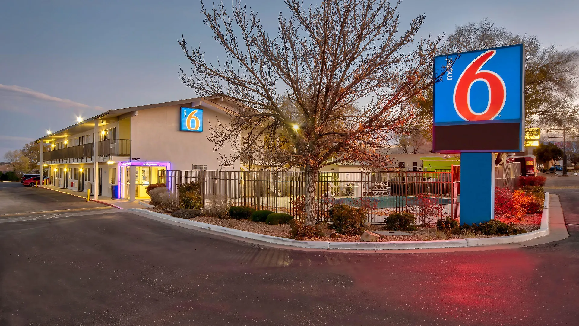 11 Budget Hotels Close to New Mexico State Capitol
