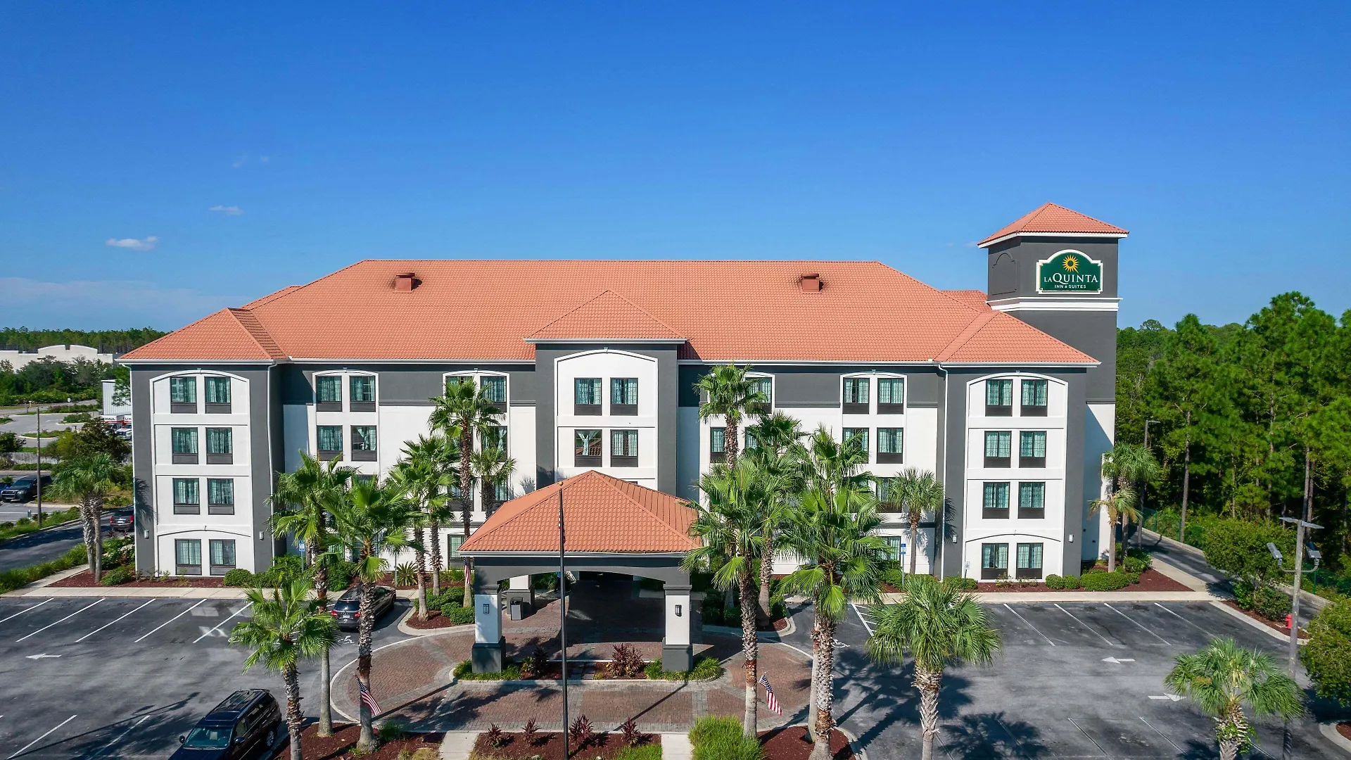 7 Family Hotels Near Goofy Golf That Deliver on Panama City Beach