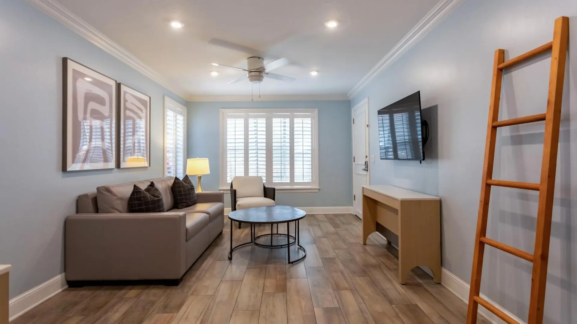 4 Family Hotels Near Spanish River Park With Pools & Beach Access