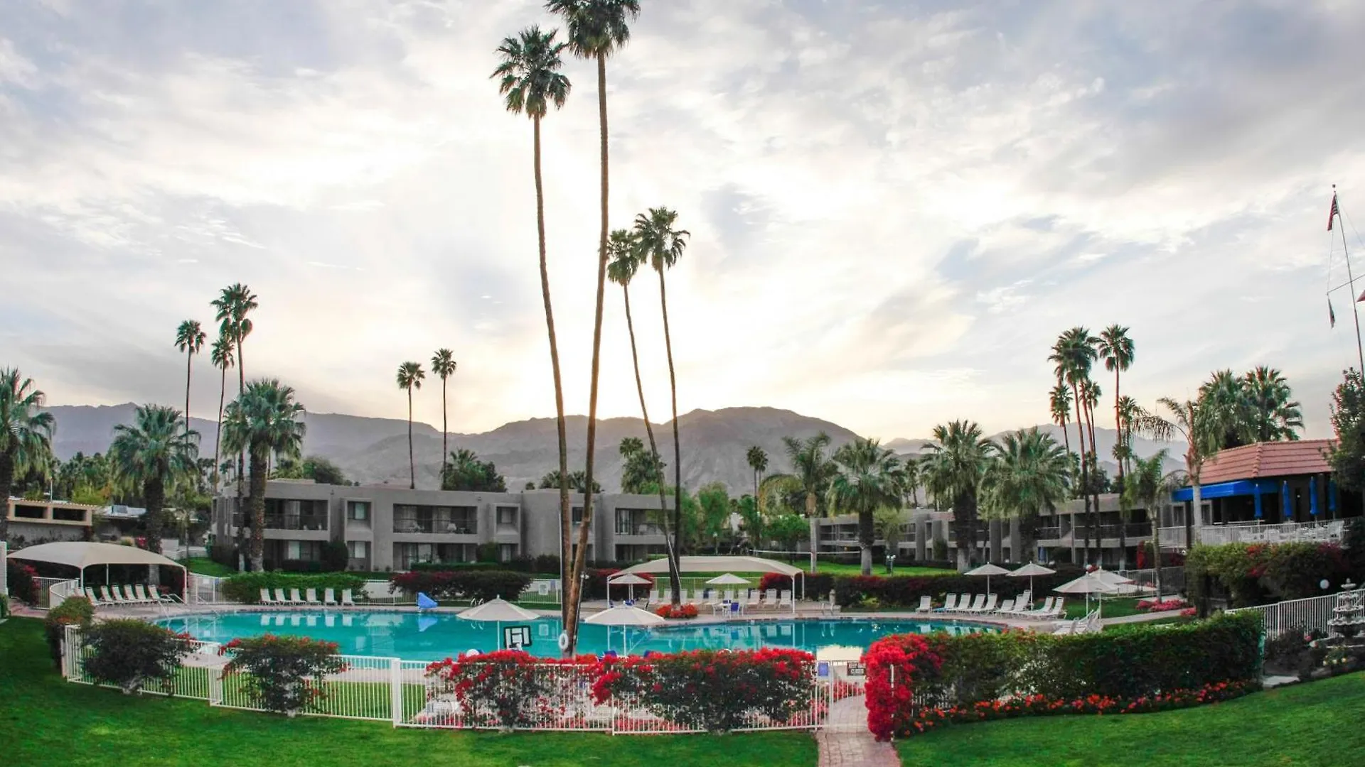 4 Golf Hotels Near Bloch Cancer Survivors Park Worth Booking