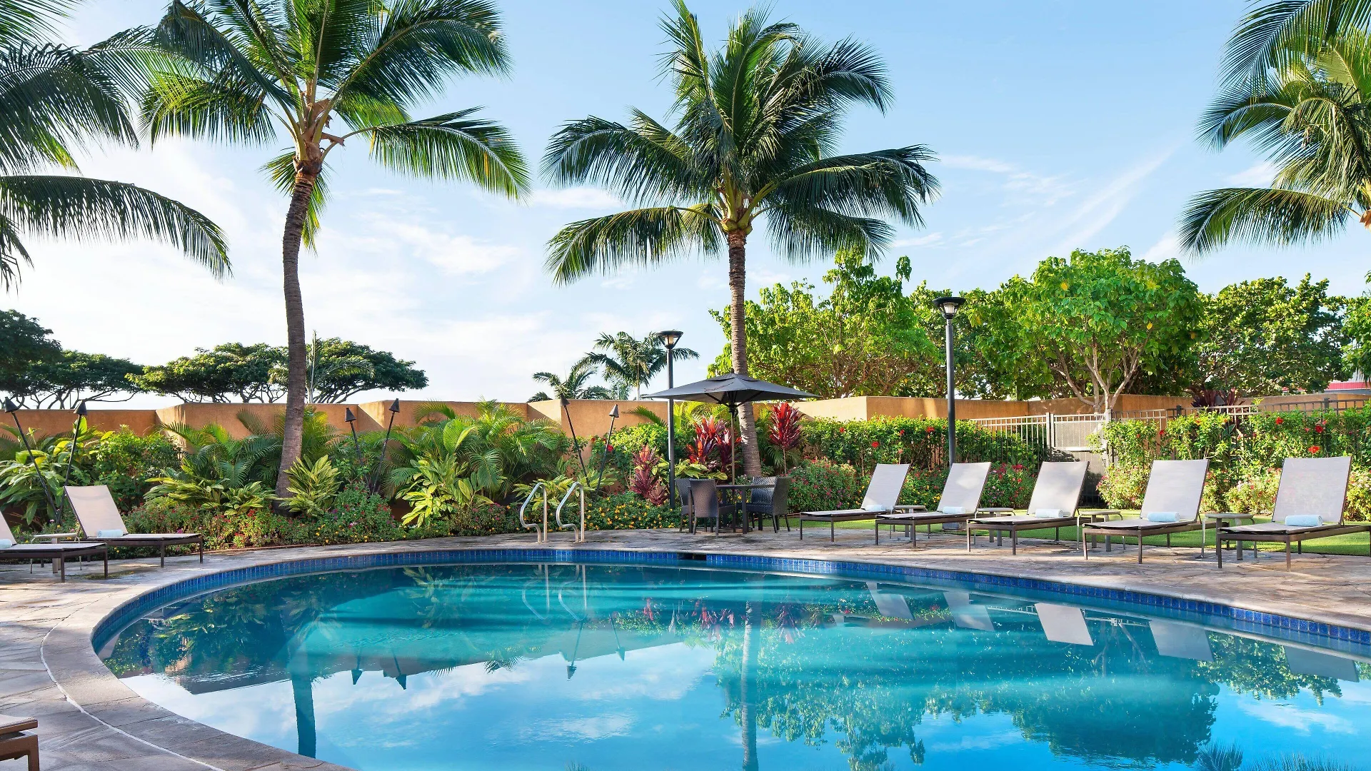 9 Airport Hotels in Hawaii That Deliver on Location