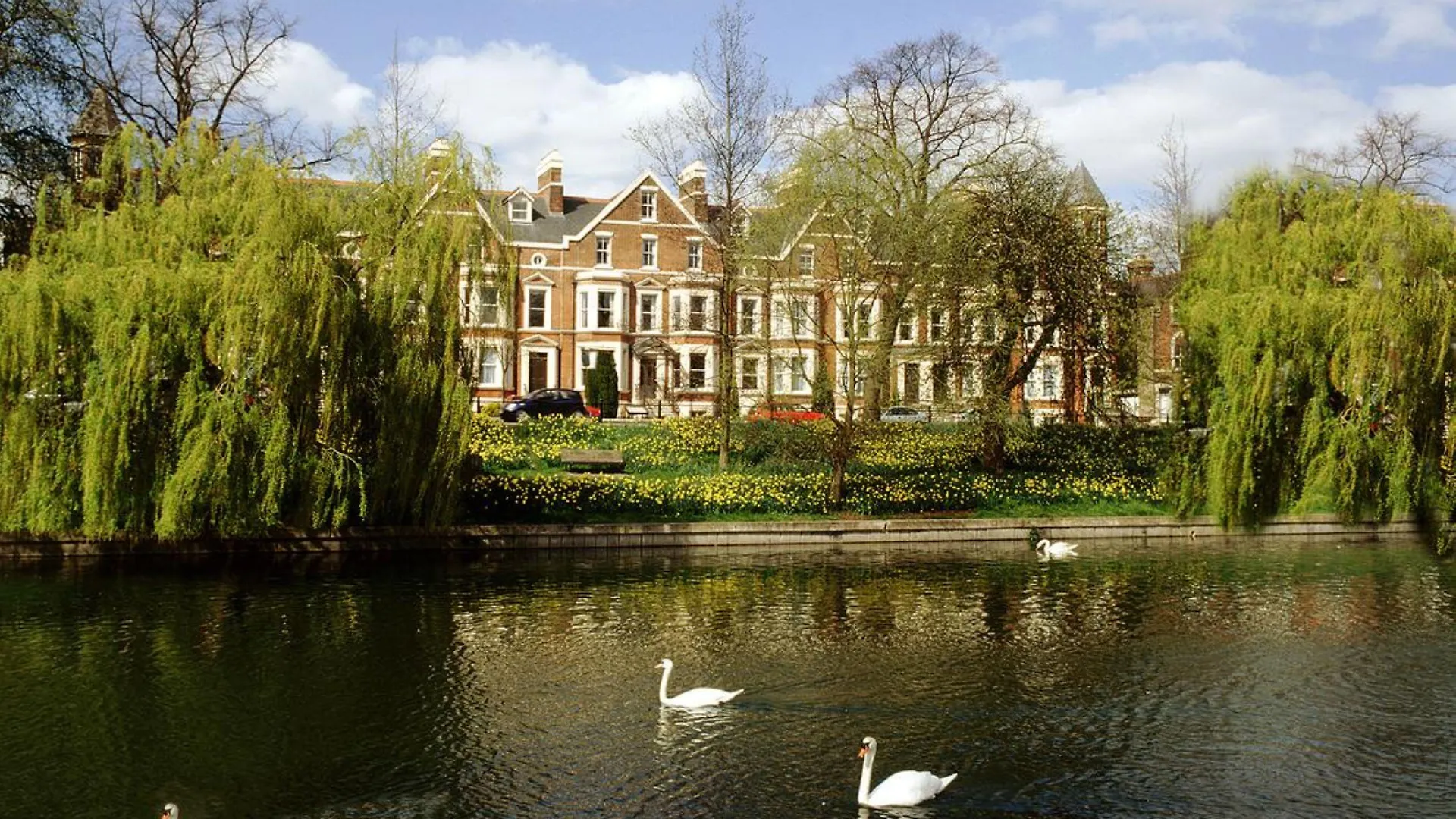 4 Cambridge City Centre Hotels That Work for Airport Trips