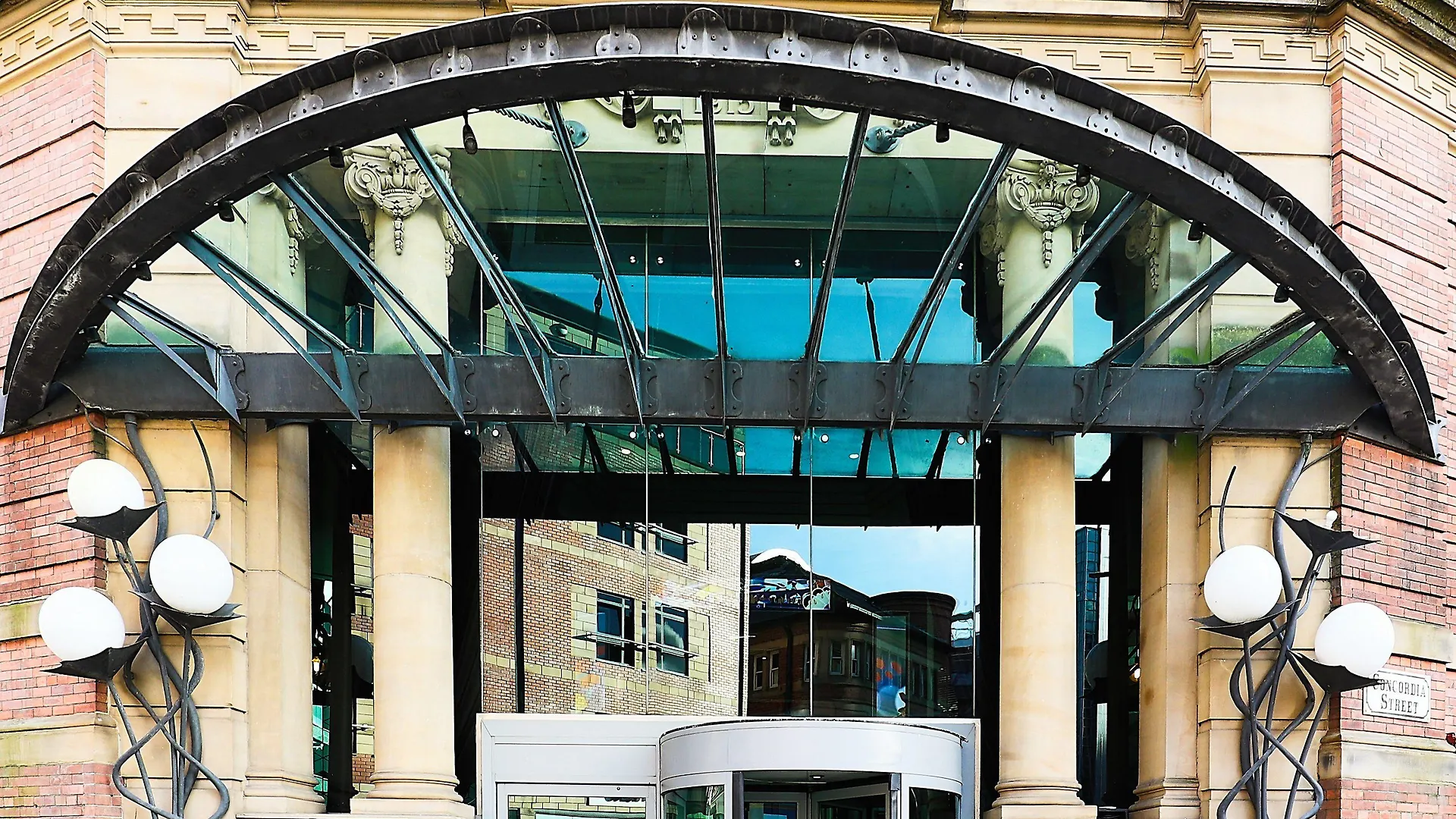 4 Smart 4-Star Hotels In Leeds City Centre Worth Booking