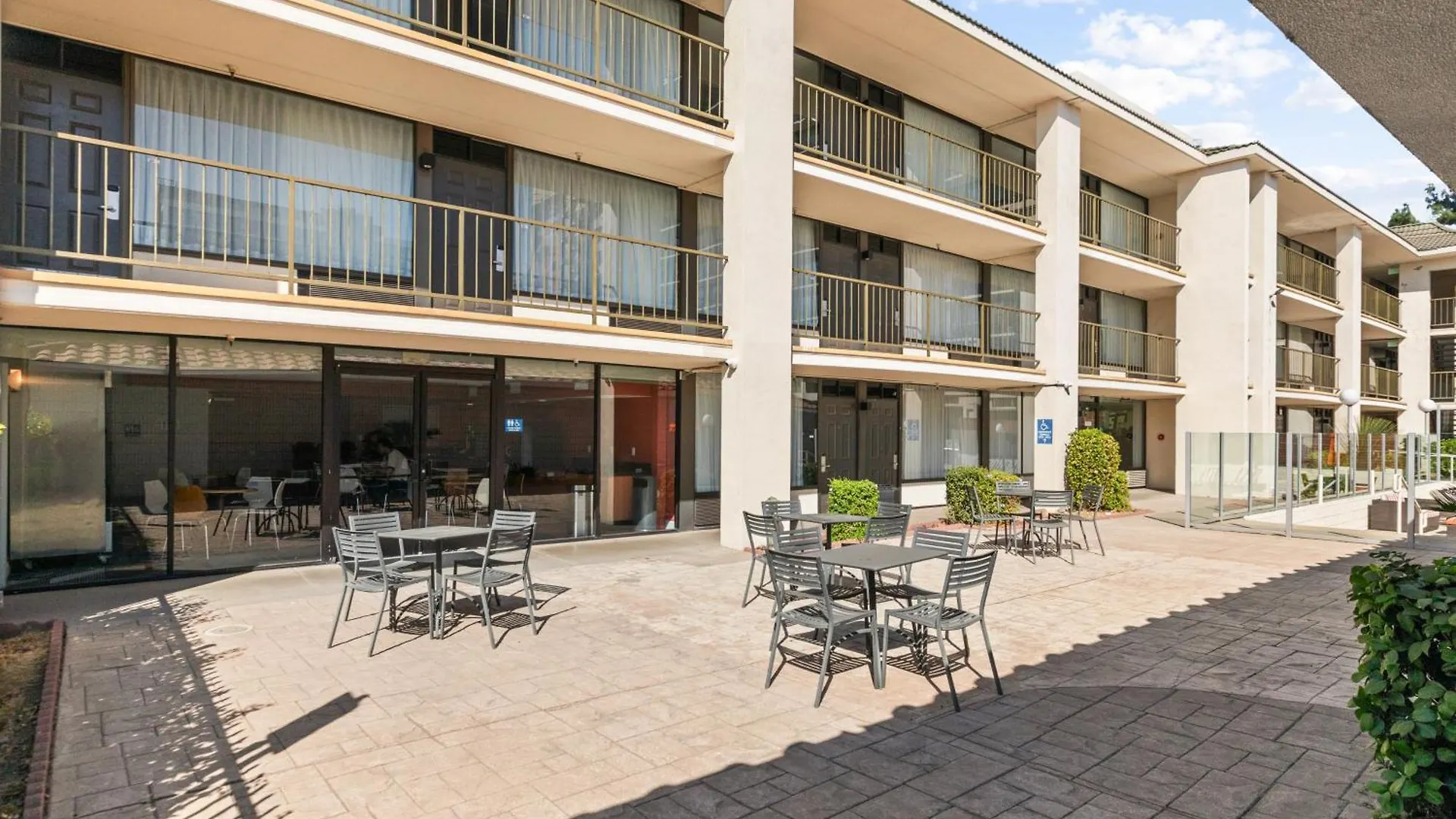 4 Business Hotels in Downtown Sacramento for Work Trips