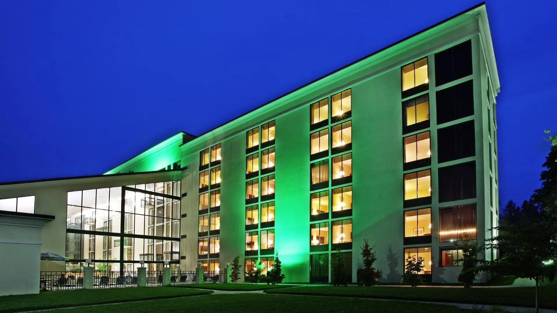 6 Business Hotels Near Biltmore Village Historic That Deliver