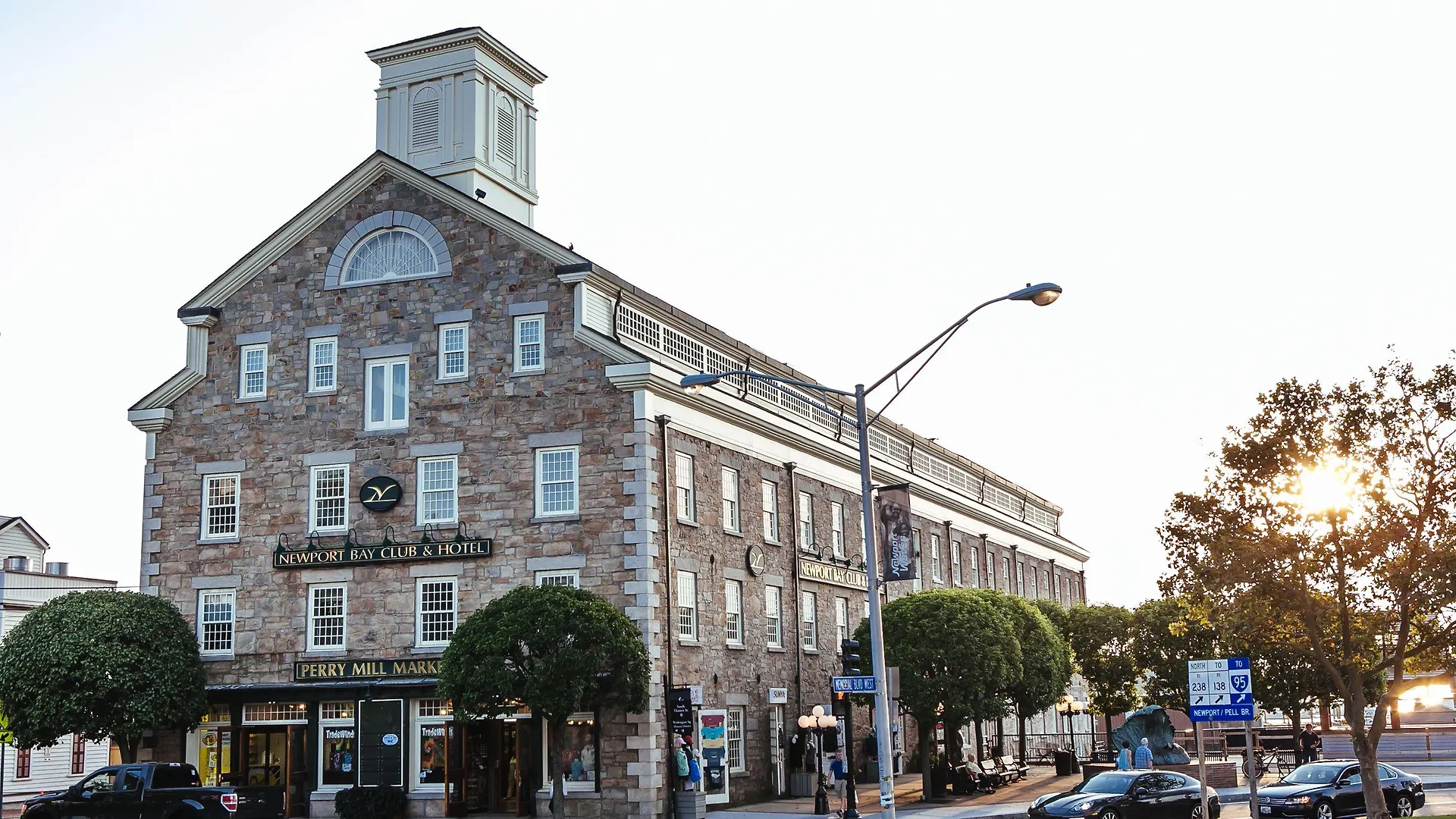 5 Central Newport Hotels Close to Museum of Newport History