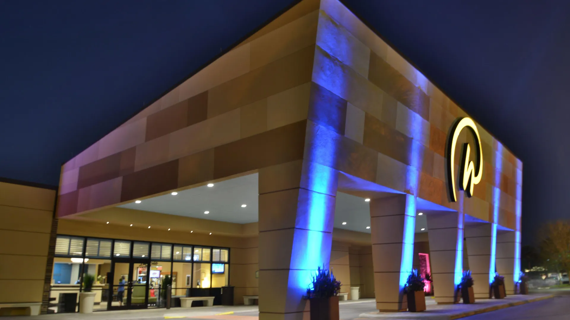 International Drive: 2 Exceptional Design Hotels Compared