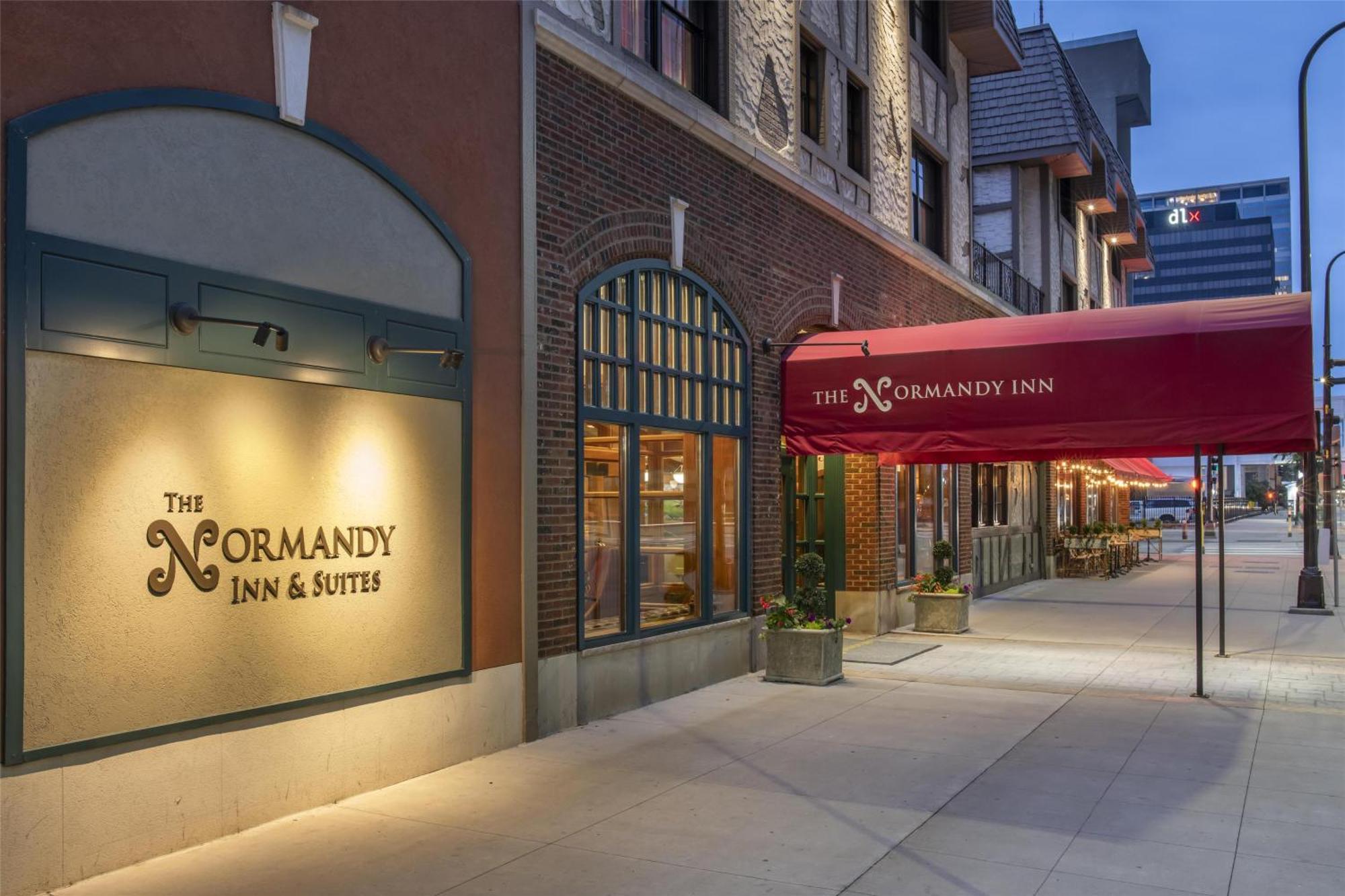 9 Smart Central Hotels In Downtown West Worth Booking