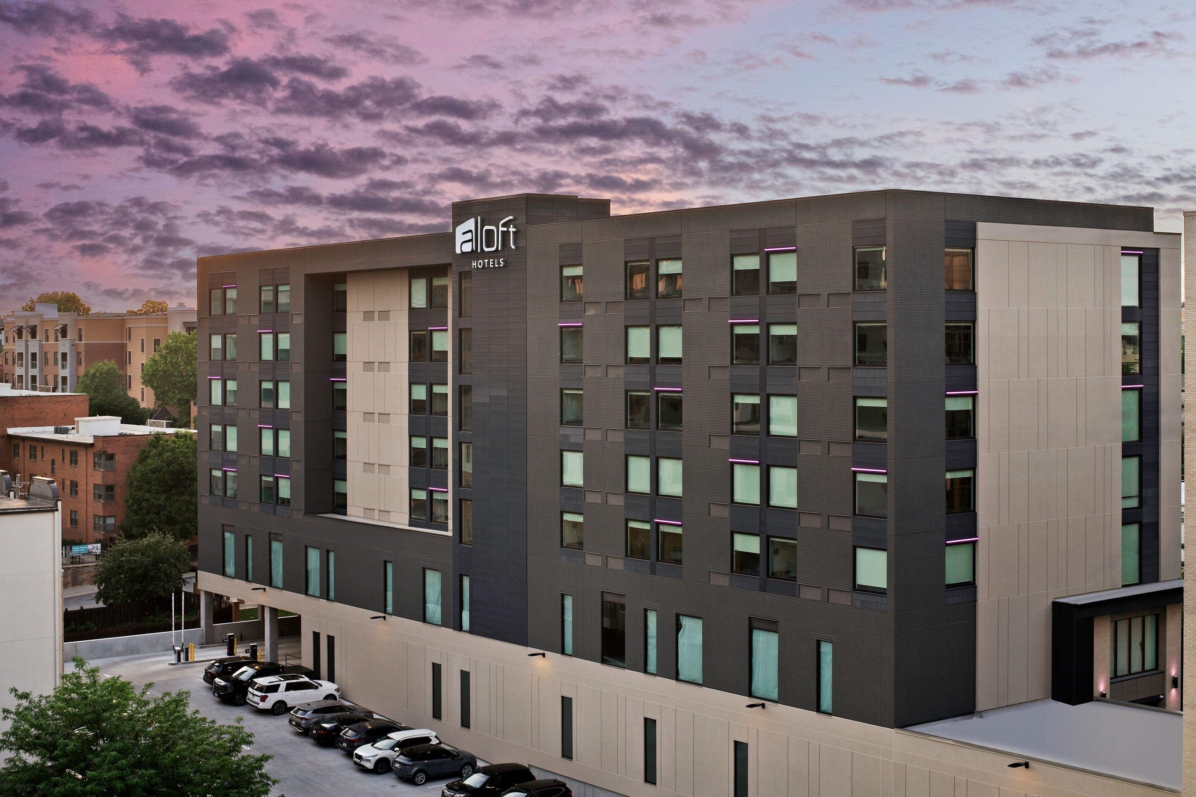 Where to Stay in Country Club Plaza: 8 Best Hotels