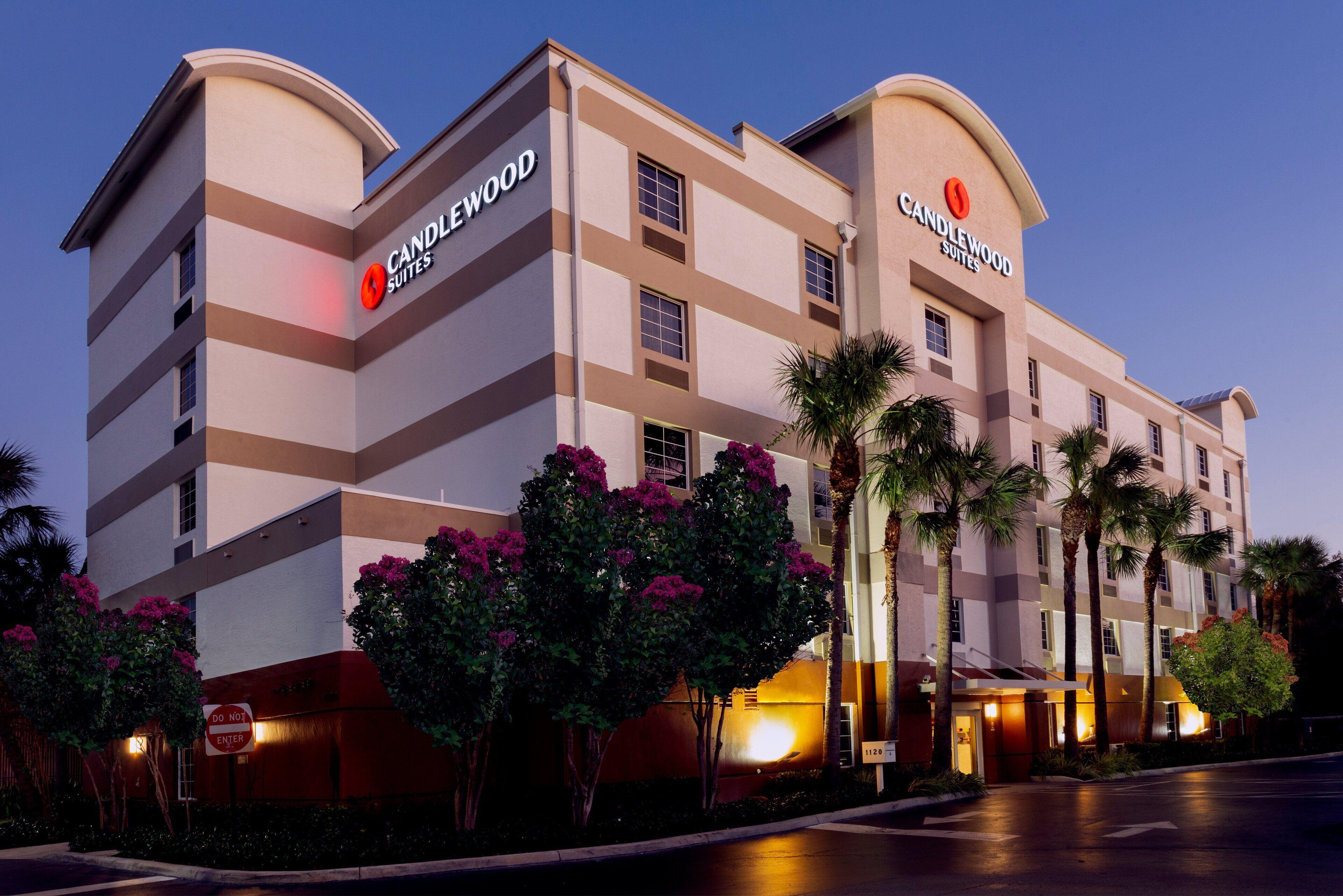 15 Airport Hotels Near Joseph C Carter Park That Deliver