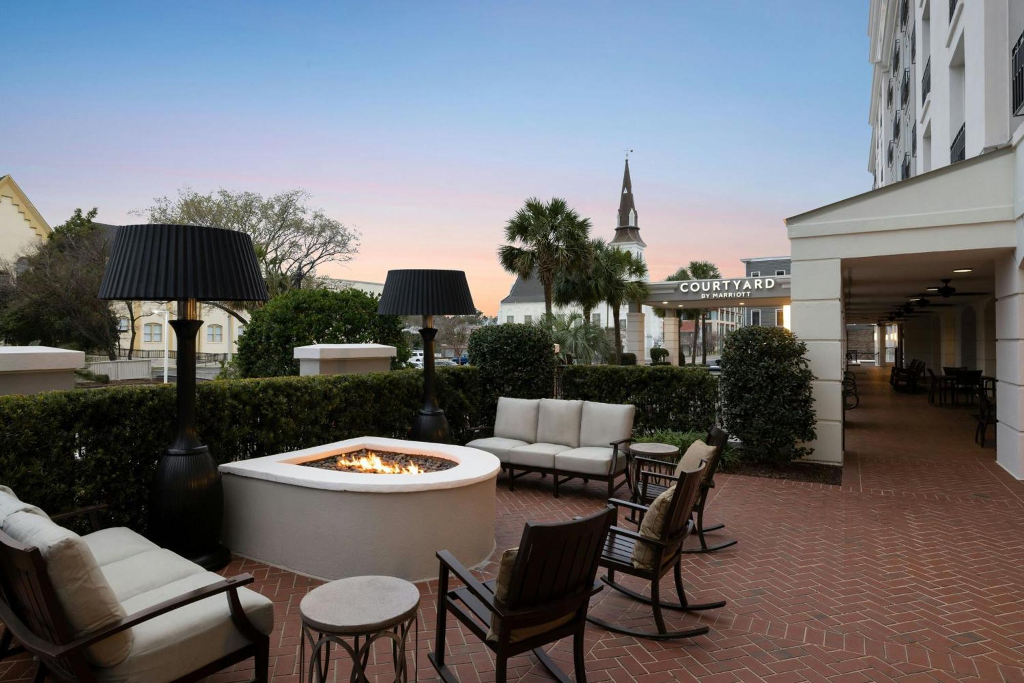 5 Solid 3-Star Hotels in Downtown Charleston Worth Booking