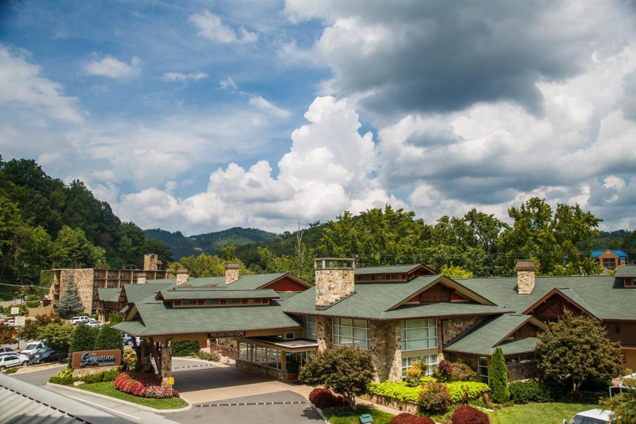 5 Central Gatlinburg Hotels Near Hillbilly Golf Worth Booking