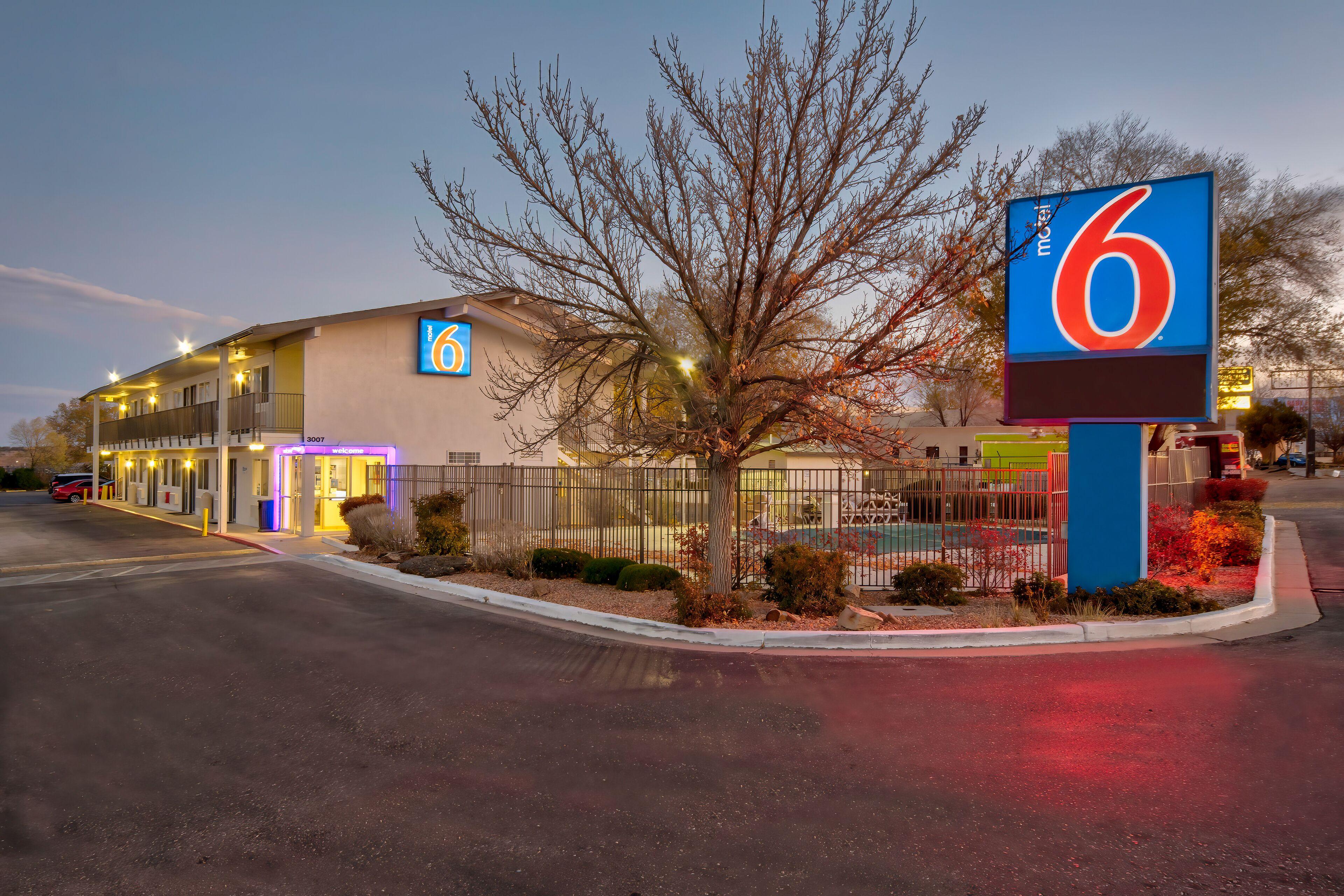 11 Budget Hotels Close to New Mexico State Capitol