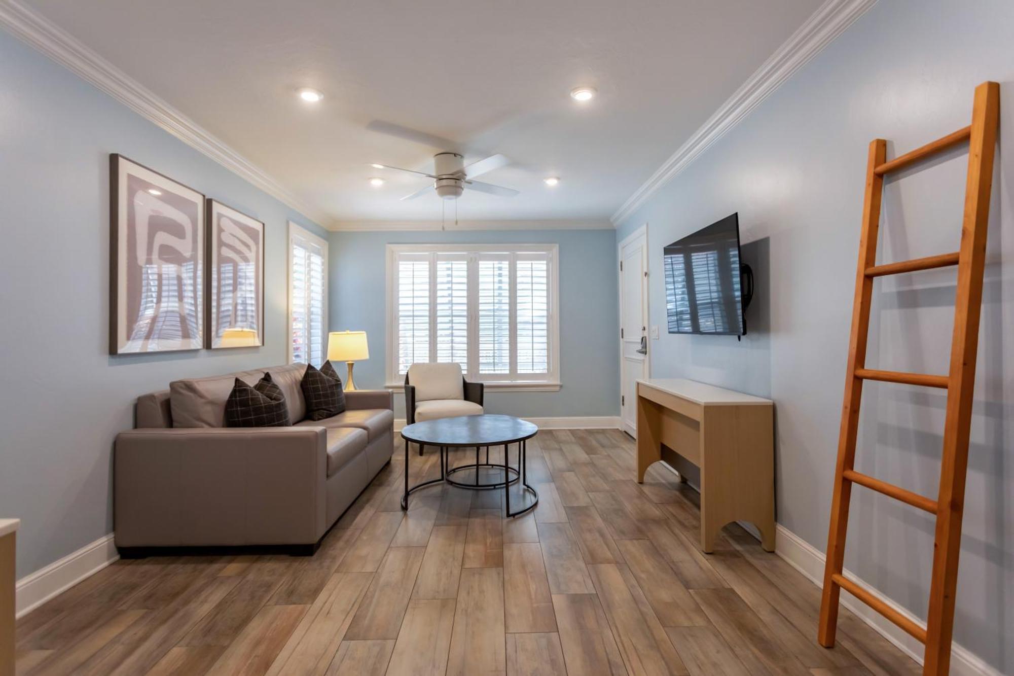 4 Family Hotels Near Spanish River Park With Pools & Beach Access
