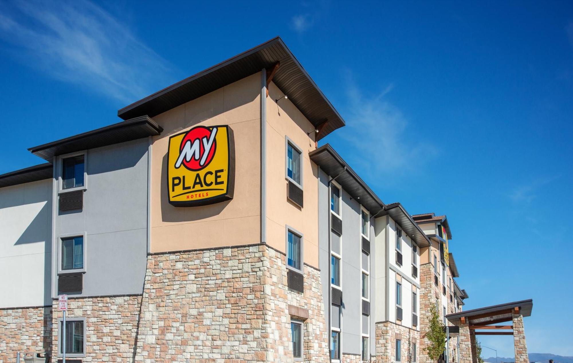 Staying in Nevada for Work: 9 Business Hotels Compared