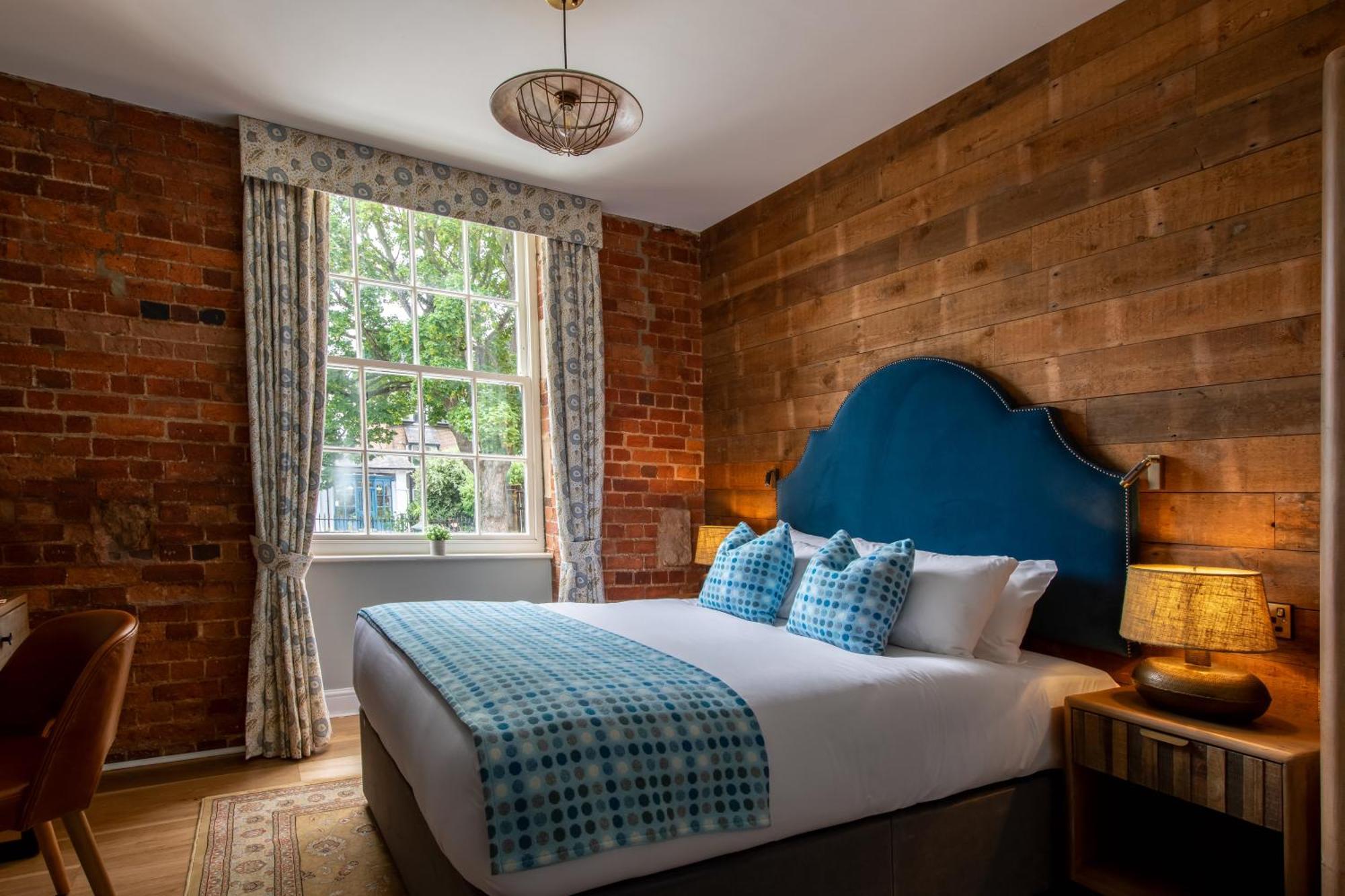Staying In Oxford City Centre: 4 Romantic Hotels Compared