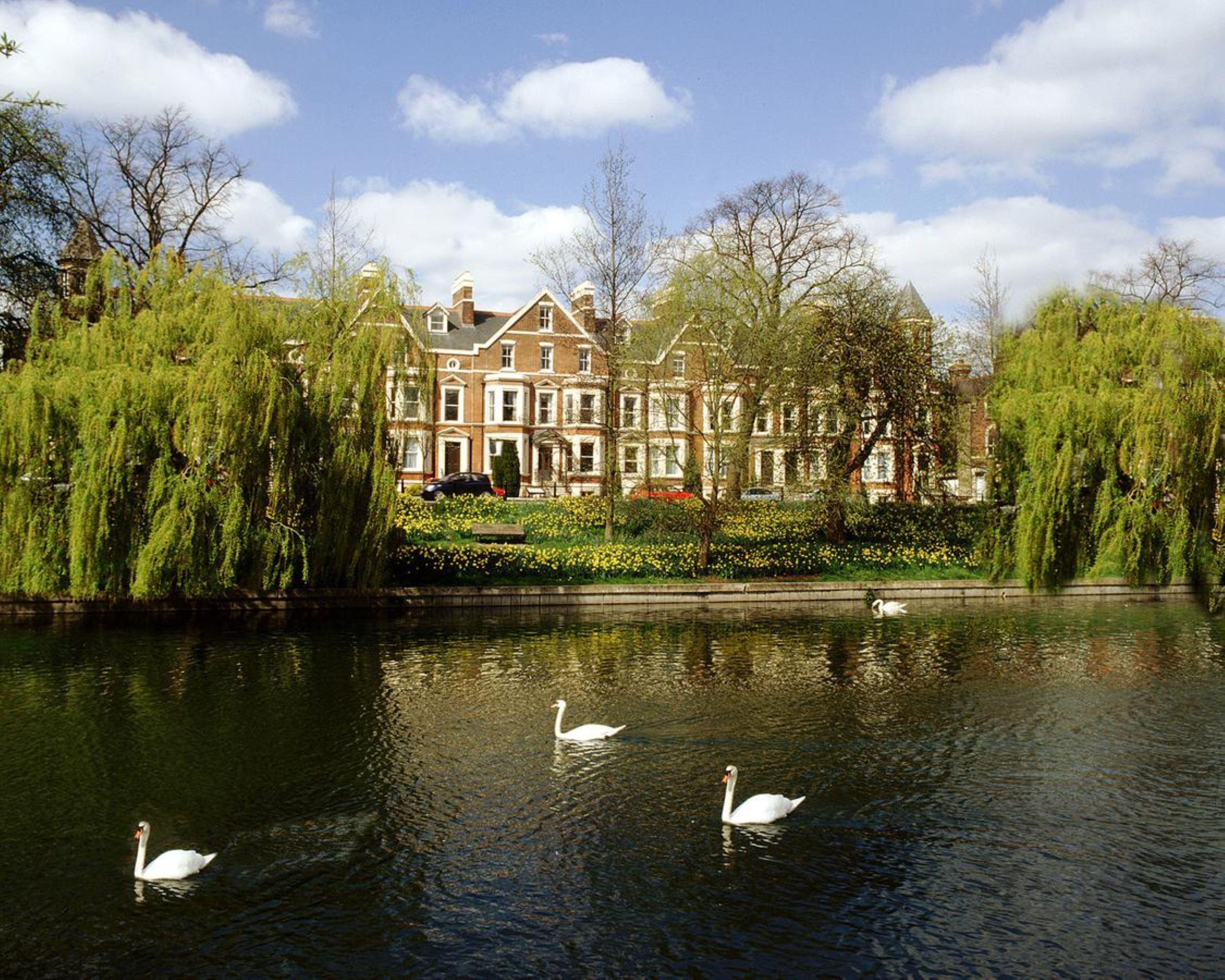 4 Cambridge City Centre Hotels That Work for Airport Trips