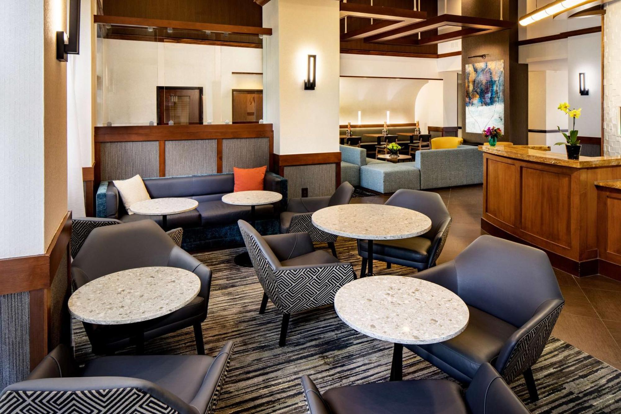 4 Airport Hotels in Arrowood Worth Booking Near CLT