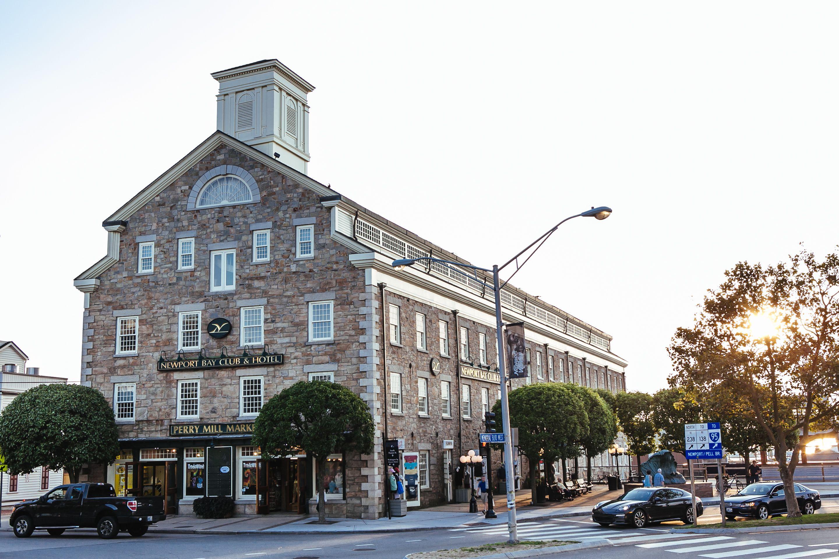 5 Central Newport Hotels Close to Museum of Newport History
